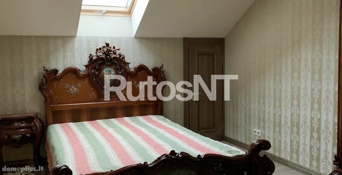 Parduodamas 5 kambarių butas Klaipėdoje, Senamiestyje, S. Šimkaus g.