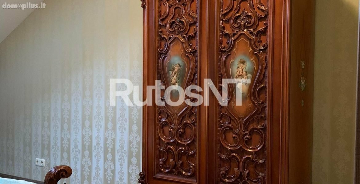 Parduodamas 5 kambarių butas Klaipėdoje, Senamiestyje, S. Šimkaus g.