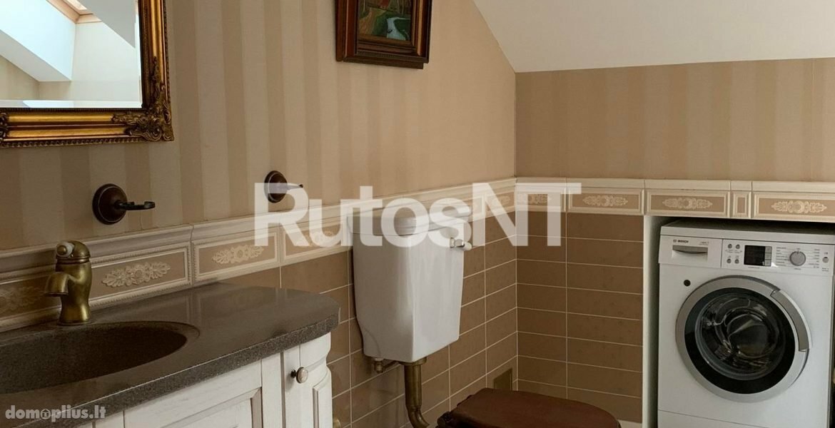 Parduodamas 5 kambarių butas Klaipėdoje, Senamiestyje, S. Šimkaus g.