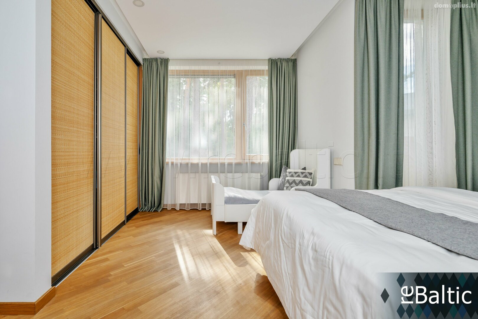 4 rooms apartment for sell Vilniuje, Antakalnyje, M. K. Oginskio g.