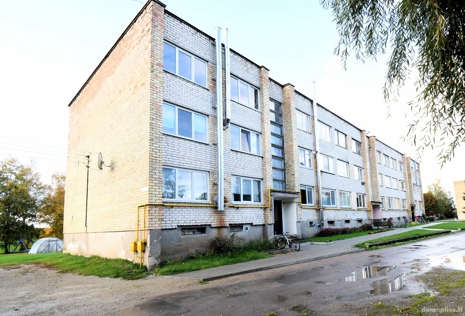 Продается 3 комнатная квартира Pakruojo rajono sav., Žeimelyje, Sodų g.