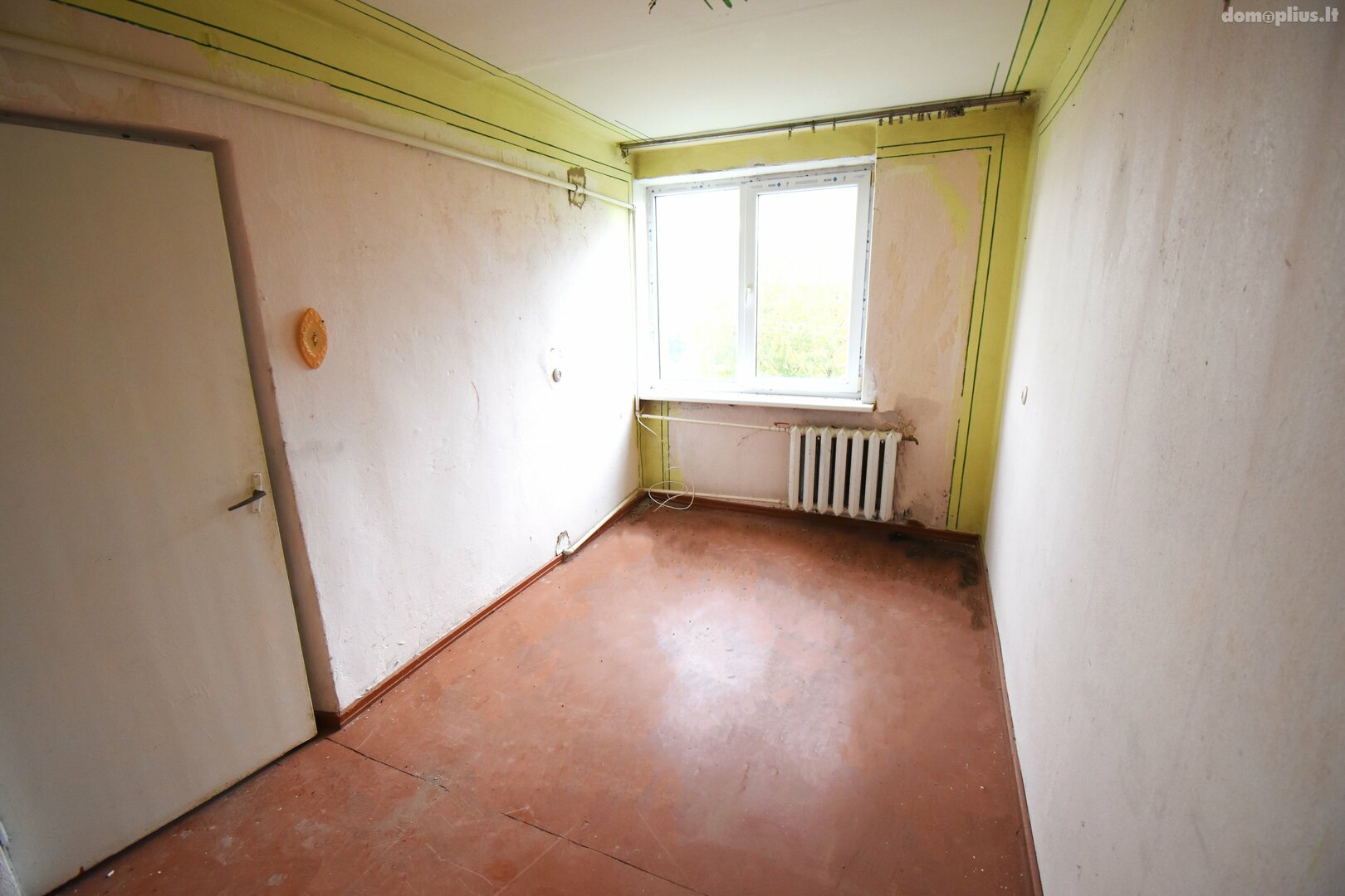 Parduodamas 3 kambarių butas Pakruojo rajono sav., Žeimelyje, Sodų g.