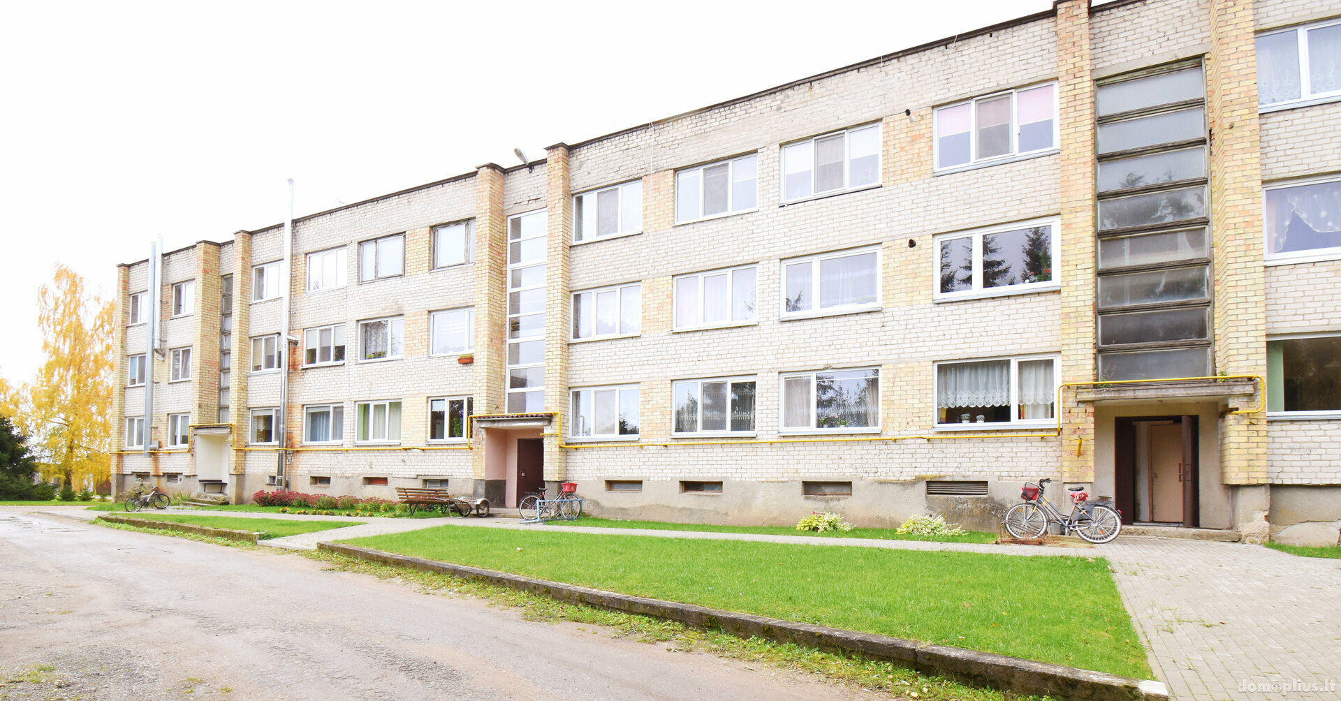 Parduodamas 3 kambarių butas Pakruojo rajono sav., Žeimelyje, Sodų g.