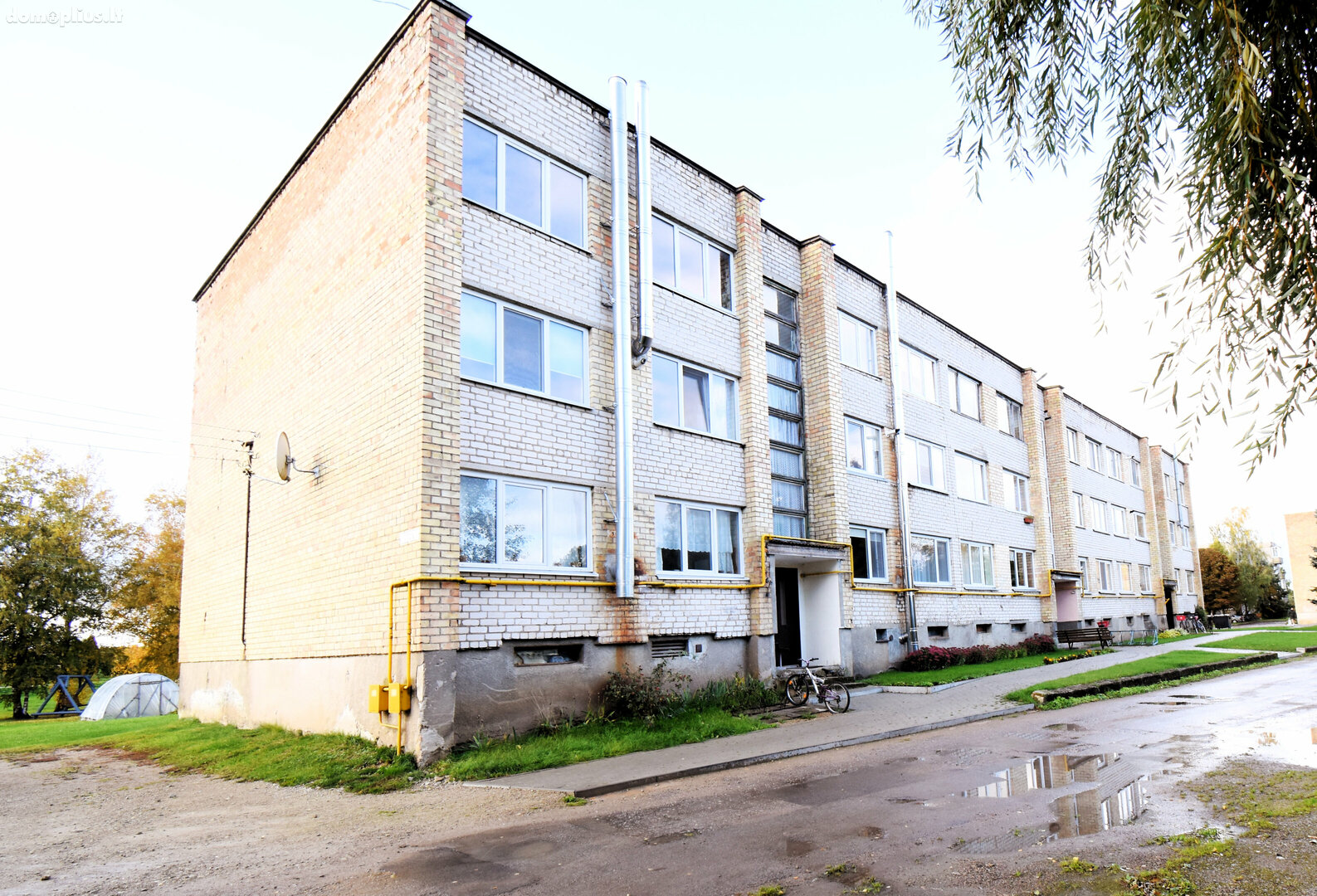 Parduodamas 3 kambarių butas Pakruojo rajono sav., Žeimelyje, Sodų g.