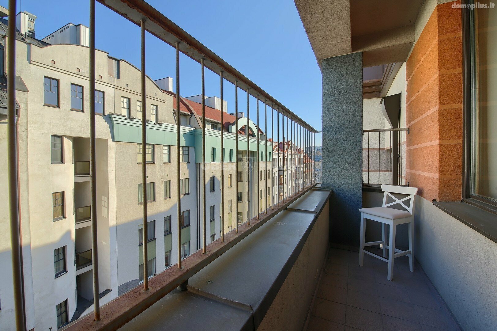 3 rooms apartment for rent Vilniuje, Senamiestyje, Teatro g.