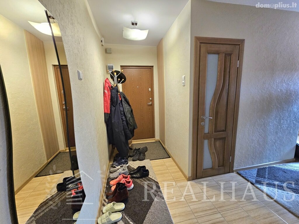 Продается 2 комнатная квартира Vilniuje, Karoliniškėse, Dariaus Gerbutavičiaus g.