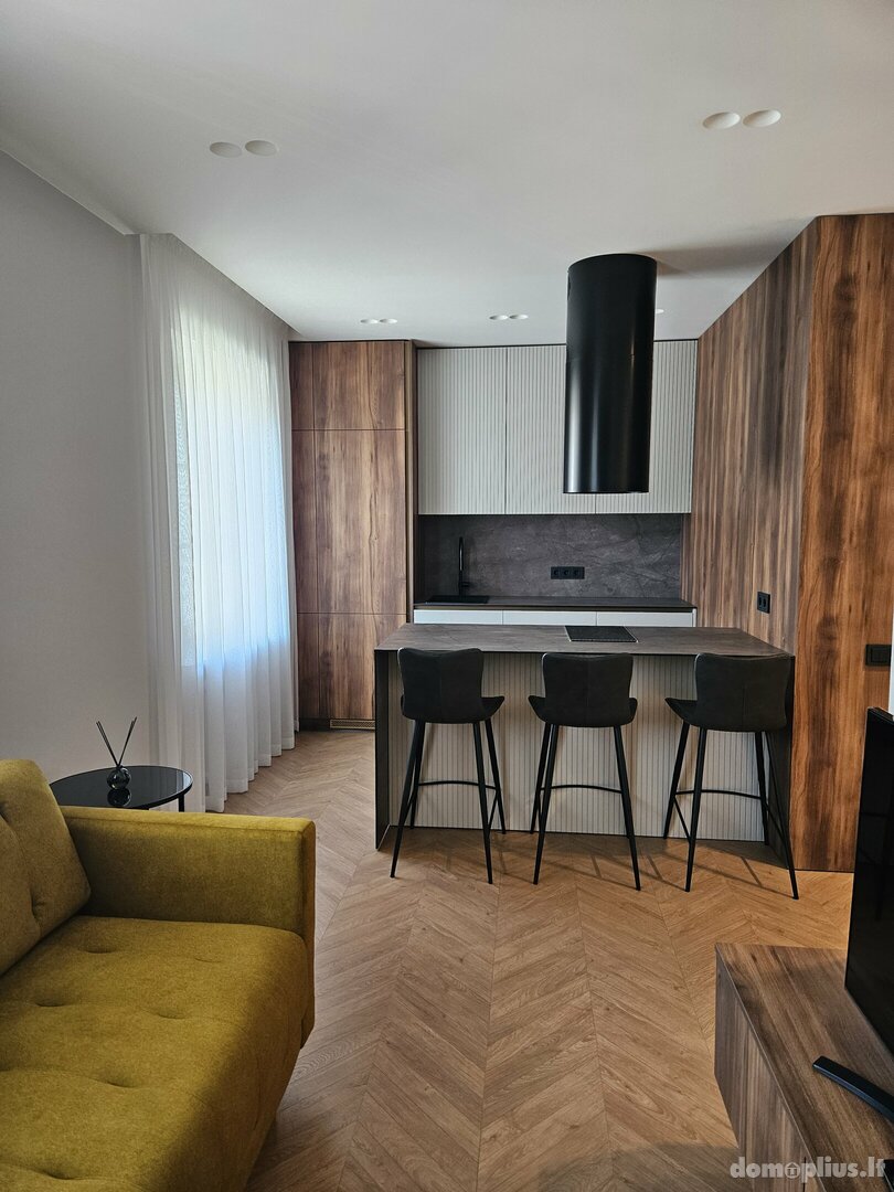 Parduodamas 2 kambarių butas Klaipėdoje, Centre, J. Karoso g.