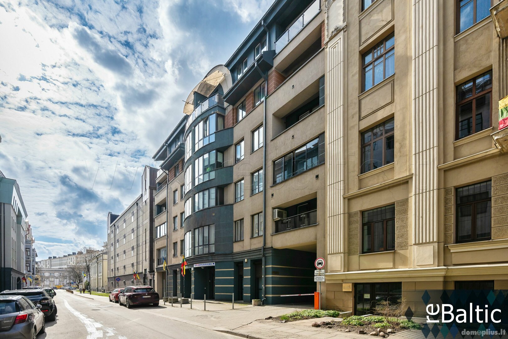 Parduodamas 4 kambarių butas Vilniuje, Senamiestyje, Teatro g.