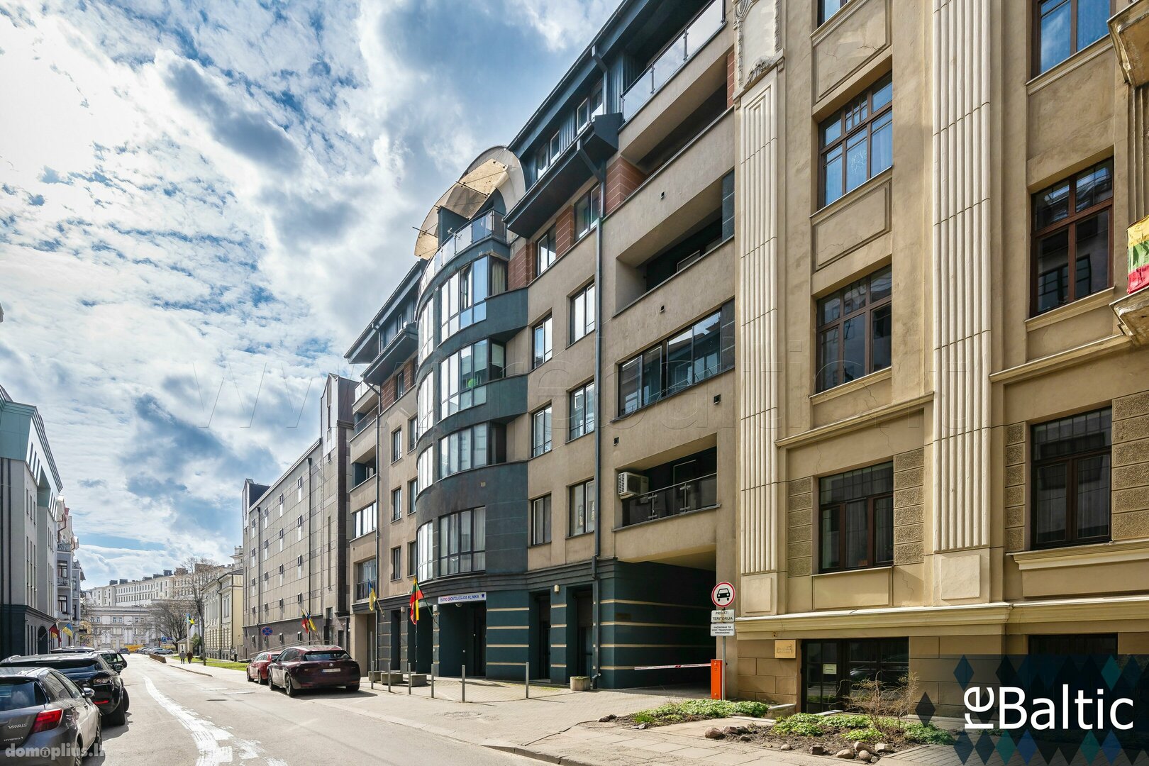 Parduodamas 4 kambarių butas Vilniuje, Senamiestyje, Teatro g.