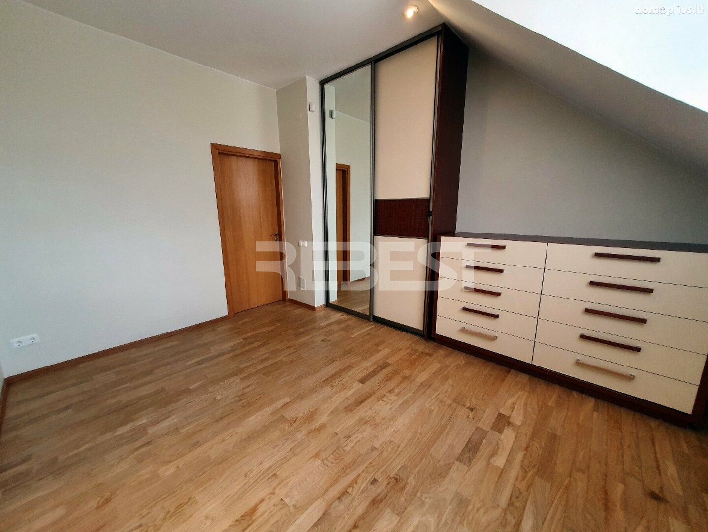 6 kambarių buto nuoma Šiauliuose, Centre