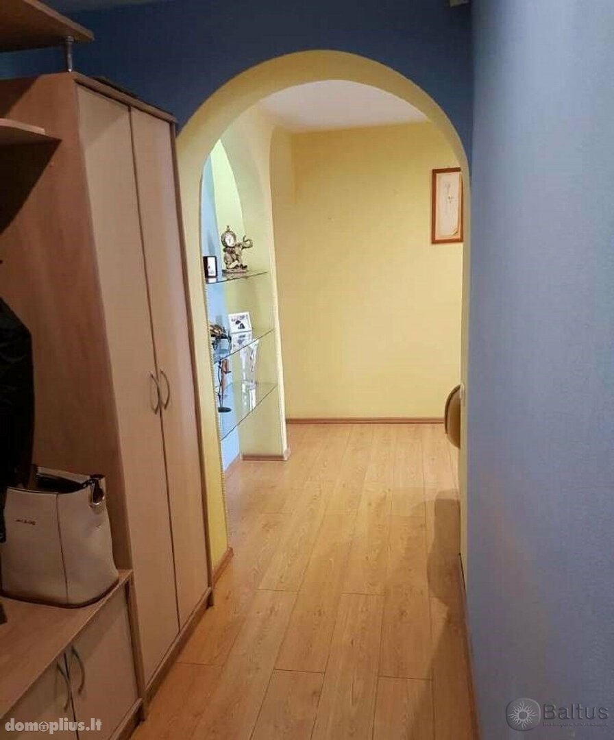 Parduodamas 3 kambarių butas Klaipėdoje, Vėtrungėje, Birutės g.