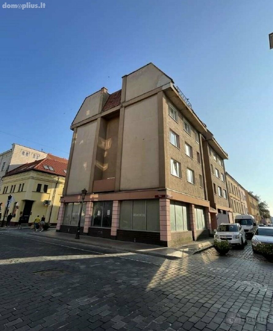 Parduodamas 3 kambarių butas Klaipėdoje, Senamiestyje, Tiltų g.