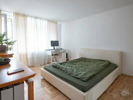 Parduodamas 3 kambarių butas Klaipėdoje, Senamiestyje, Tiltų g.