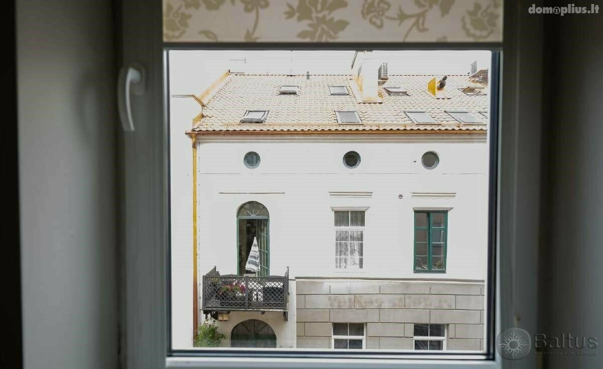Parduodamas 3 kambarių butas Klaipėdoje, Senamiestyje, Tiltų g.