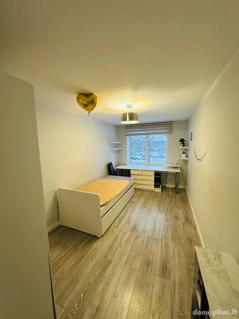 Parduodamas 4 kambarių butas Šiauliuose, Zokniuose, Radviliškio g.