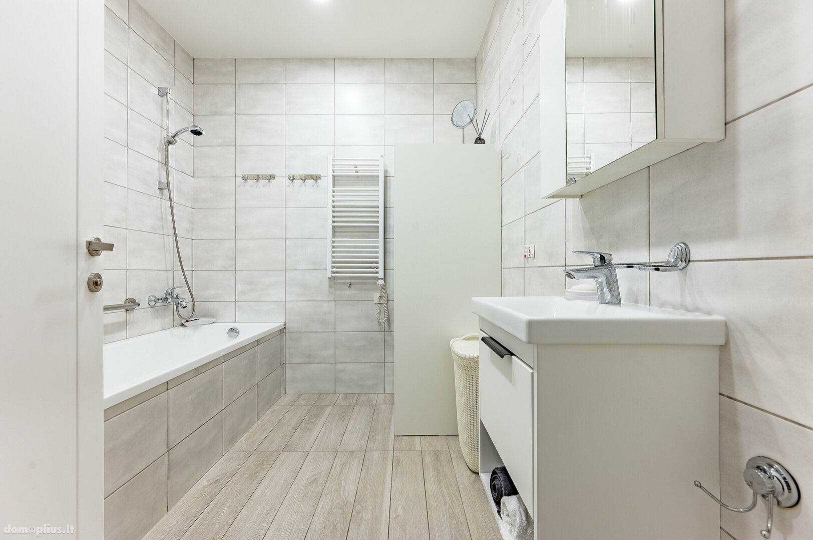 Продается 4 комнатная квартира Vilniuje, Tarandėje, Tarandės g.