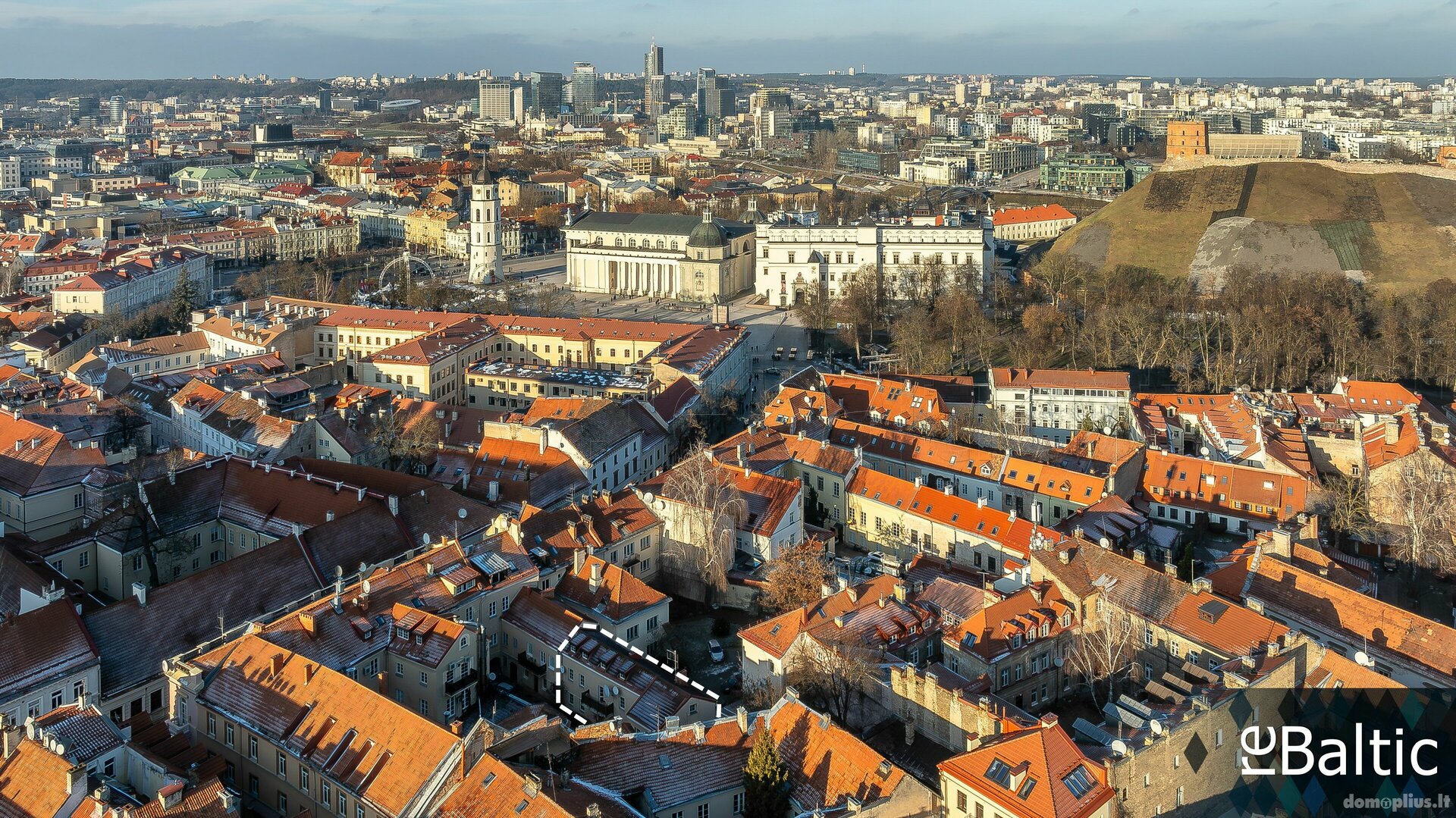 Parduodamas 8 kambarių butas Vilniuje, Senamiestyje, Pilies g.