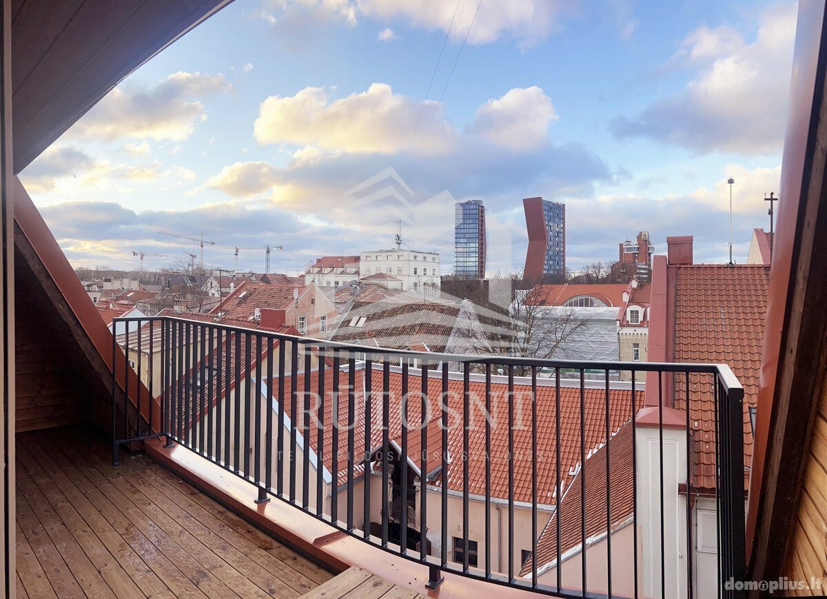 Parduodamas 3 kambarių butas Klaipėdoje, Senamiestyje, Tiltų g.