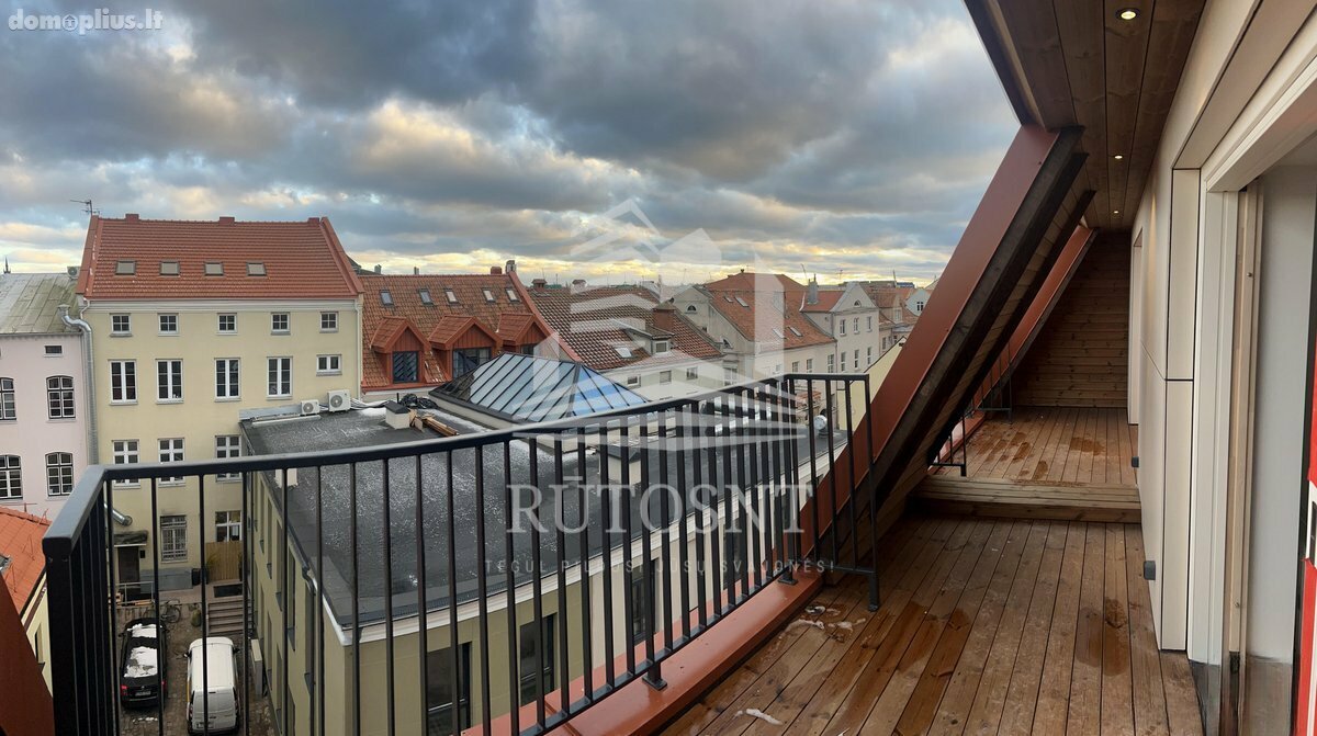 Parduodamas 3 kambarių butas Klaipėdoje, Senamiestyje, Tiltų g.