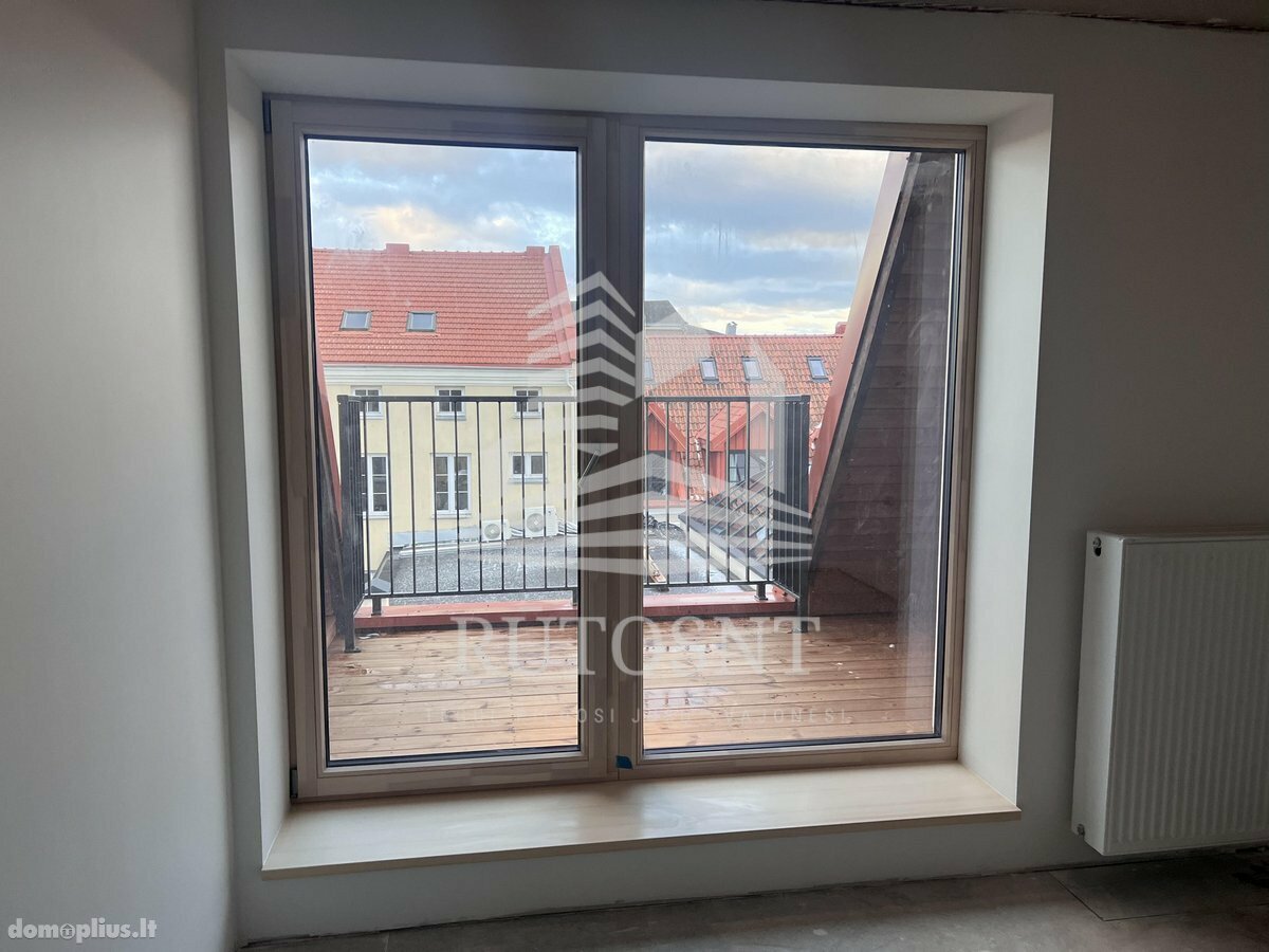 Parduodamas 3 kambarių butas Klaipėdoje, Senamiestyje, Tiltų g.