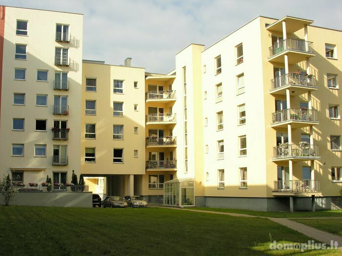 Parduodamas 3 kambarių butas Vilniuje, Lazdynėliuose, Jonažolių g.