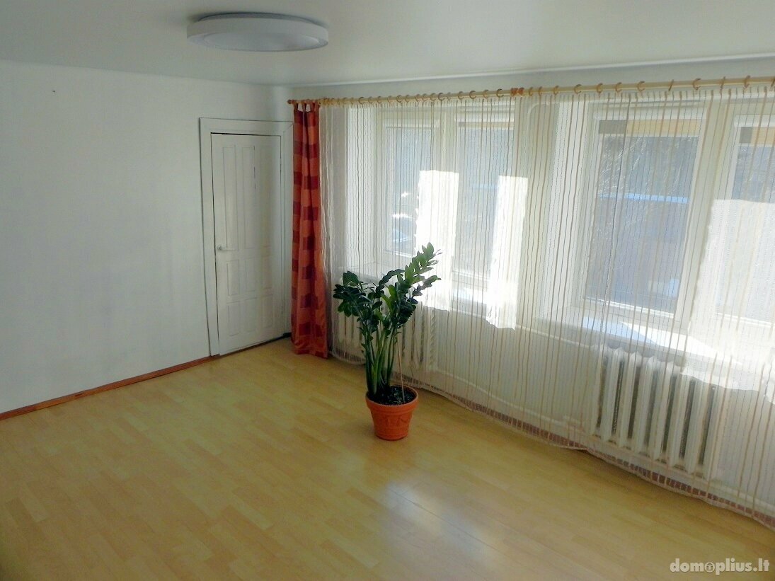Продается 3 комнатная квартира Kauno rajono sav., Raudondvaryje, M. Valančiaus g.