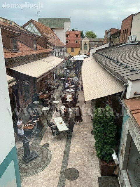 Parduodamas 6 kambarių butas Klaipėdoje, Senamiestyje, Tiltų g.