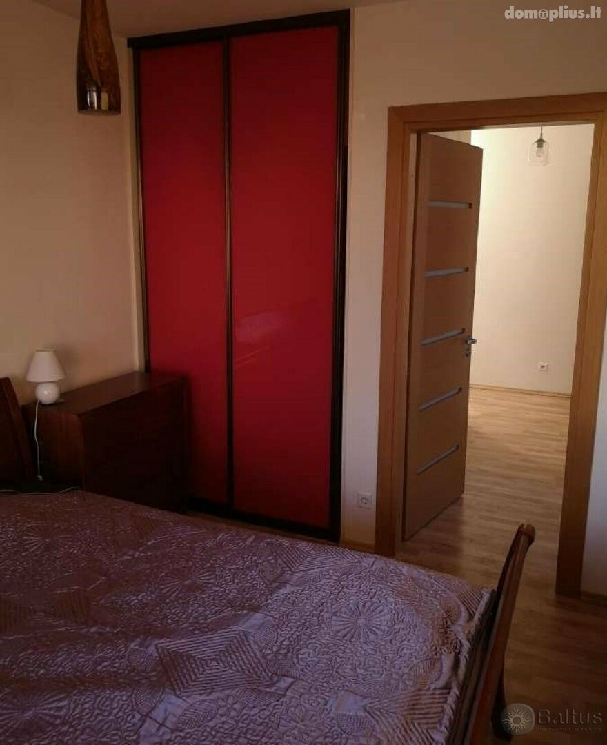 Parduodamas 2 kambarių butas Klaipėdoje, Žvejybos uostas, Minijos g.