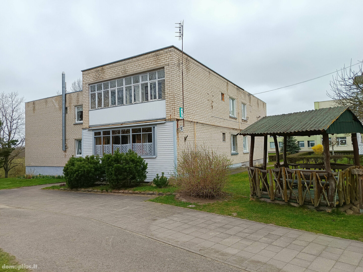 Parduodamas 2 kambarių butas Akmenės rajono sav., Papilėje, A. Mockaus skg.