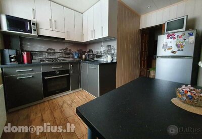 Parduodamas 3 kambarių butas Klaipėdoje, Naujakiemyje, Naujakiemio g.