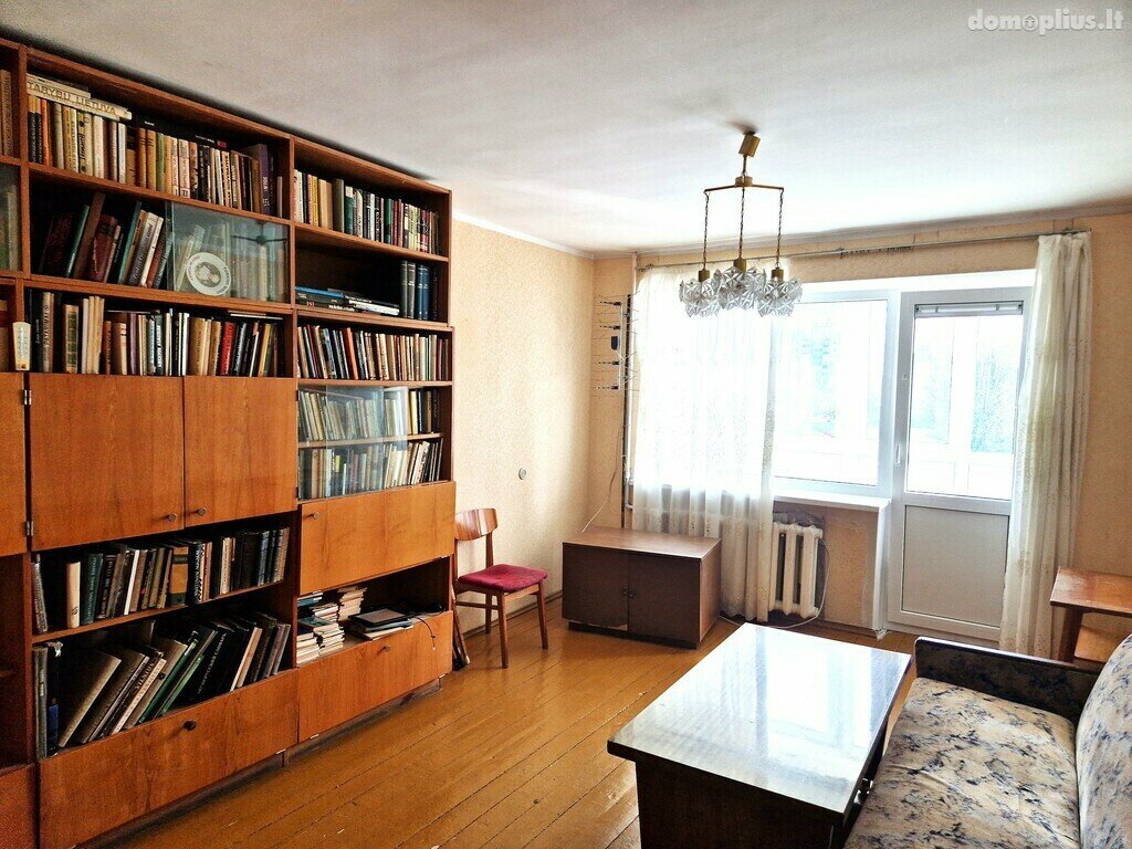 Parduodamas 2 kambarių butas Utenos rajono sav., Utenoje, Vaižganto g.
