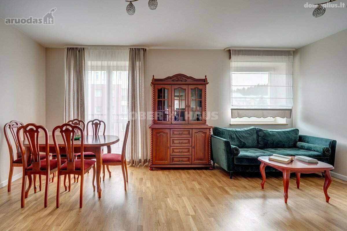 Parduodamas 4 kambarių butas Vilniuje, Lazdynėliuose, Jonažolių g.