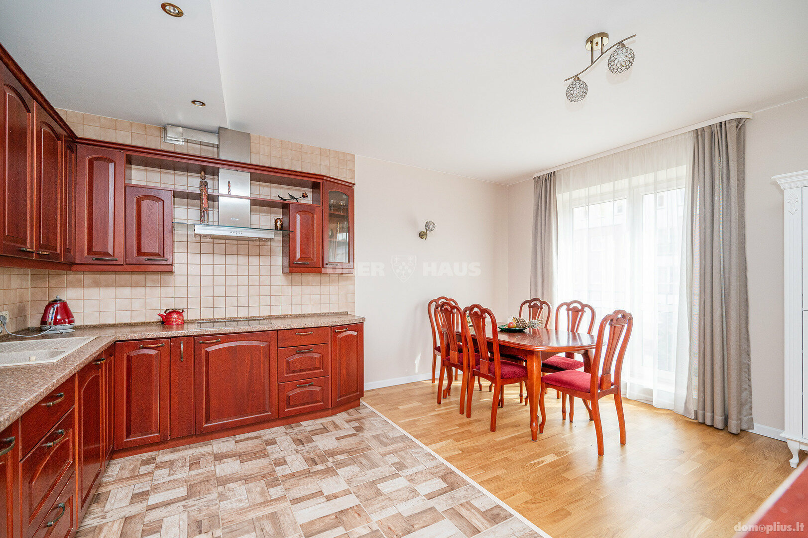 Parduodamas 4 kambarių butas Vilniuje, Lazdynėliuose, Jonažolių g.