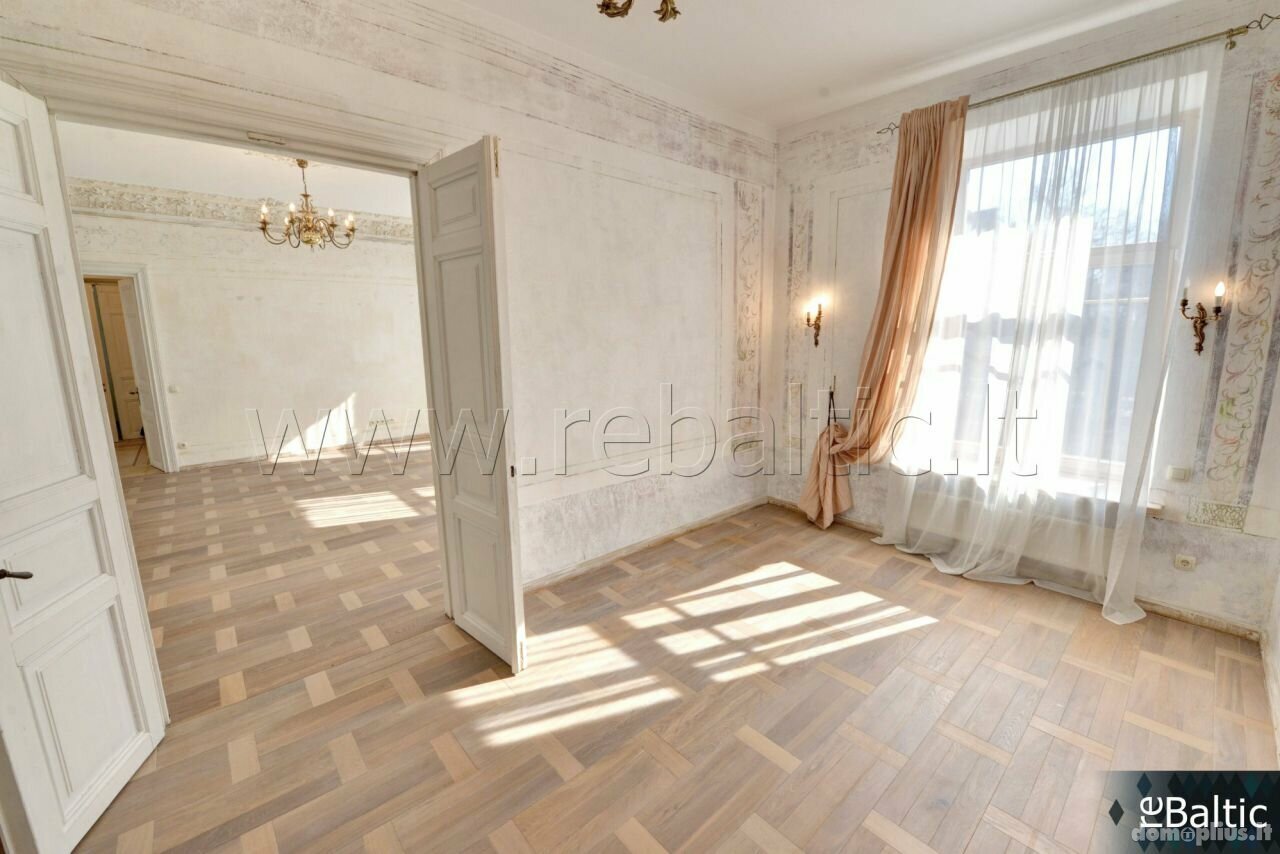 4 kambarių buto nuoma Vilniuje, Senamiestyje, M. Valančiaus g.