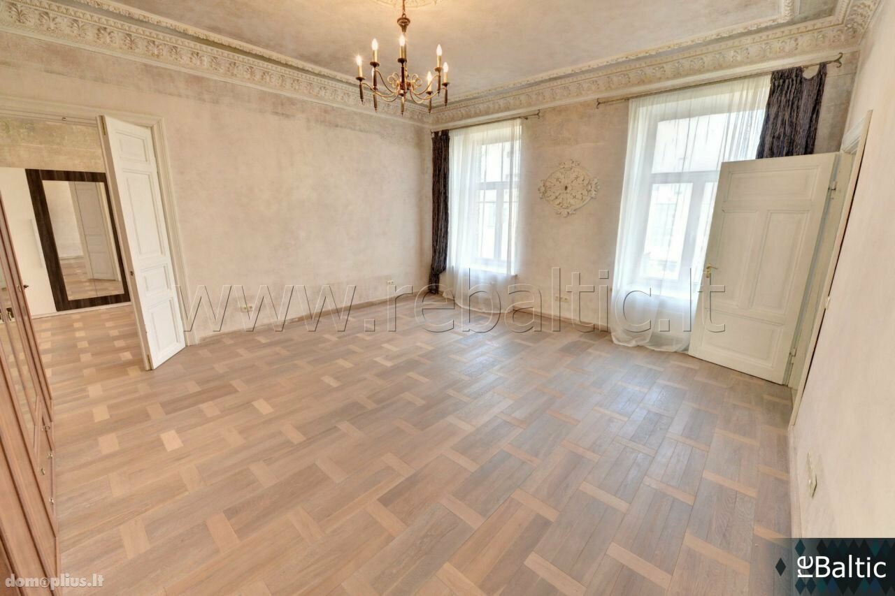 4 kambarių buto nuoma Vilniuje, Senamiestyje, M. Valančiaus g.