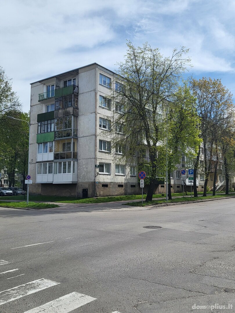 Parduodamas 2 kambarių butas Šiauliuose, Centre, Juliaus Algirdo Greimo g.