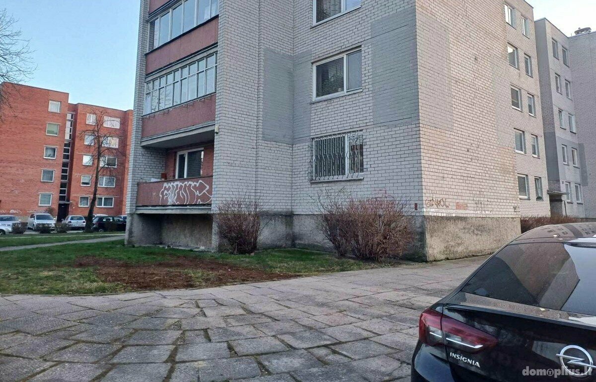 Parduodamas 3 kambarių butas Klaipėdoje, Poilsio, Darželio g.