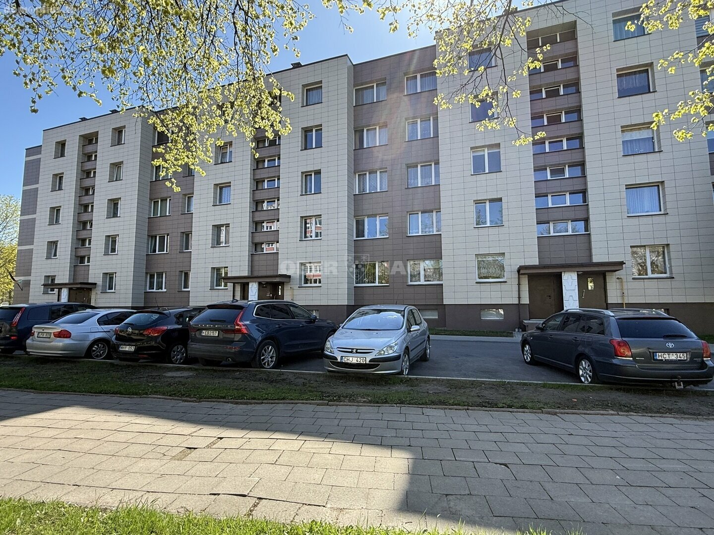 Parduodamas 3 kambarių butas Šiauliuose, Dainiuose, Dainų g.