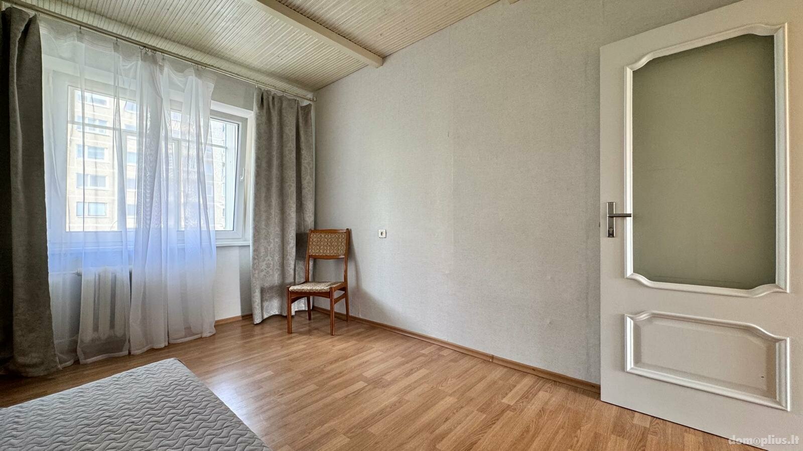 Parduodamas 3 kambarių butas Vilniuje, Šeškinėje, Paberžės g.