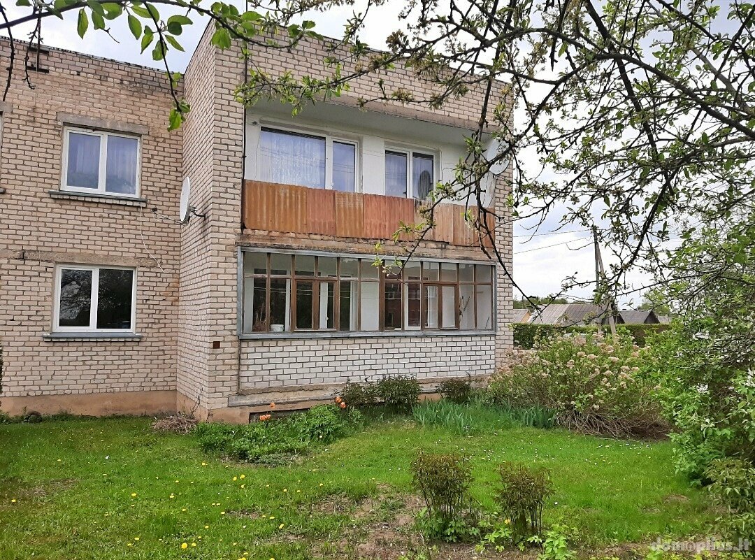 Parduodamas 3 kambarių butas Pakruojo rajono sav., Klovainiuose, Linkuvos g.