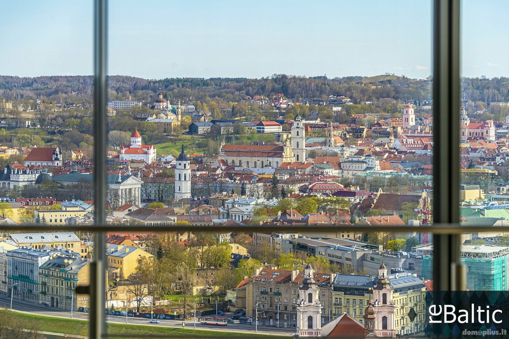 Parduodamas 5 kambarių butas Vilniuje, Šnipiškėse, Konstitucijos pr.