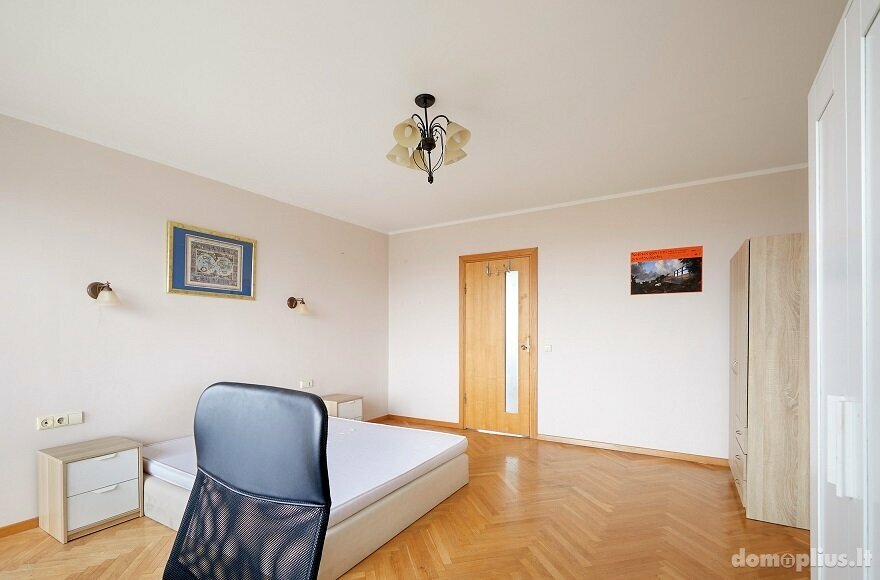 Parduodamas 3 kambarių butas Kaune, Žaliakalnyje, Savanorių pr.