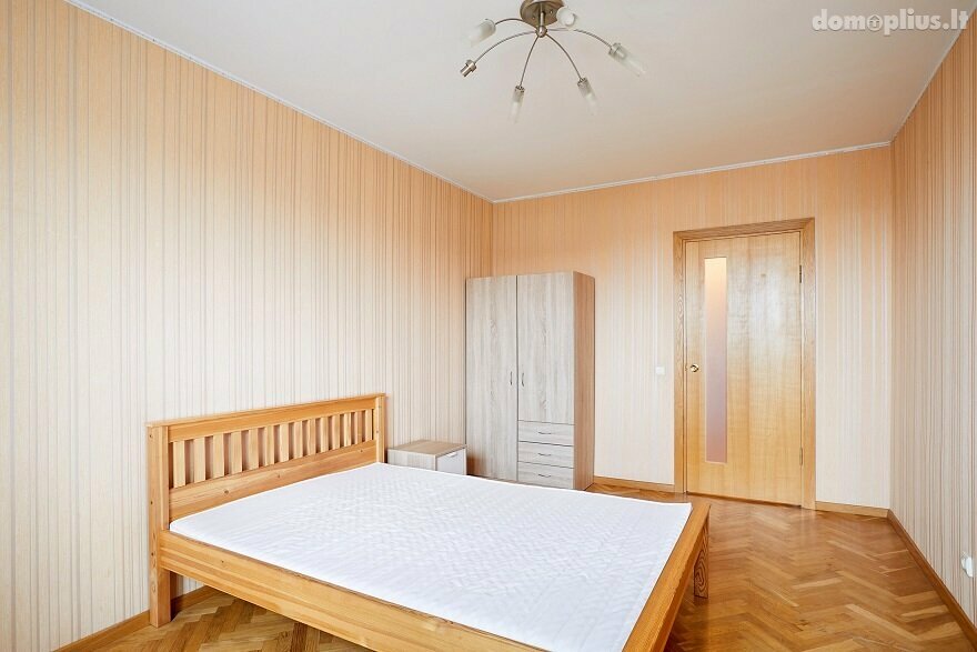 Parduodamas 3 kambarių butas Kaune, Žaliakalnyje, Savanorių pr.