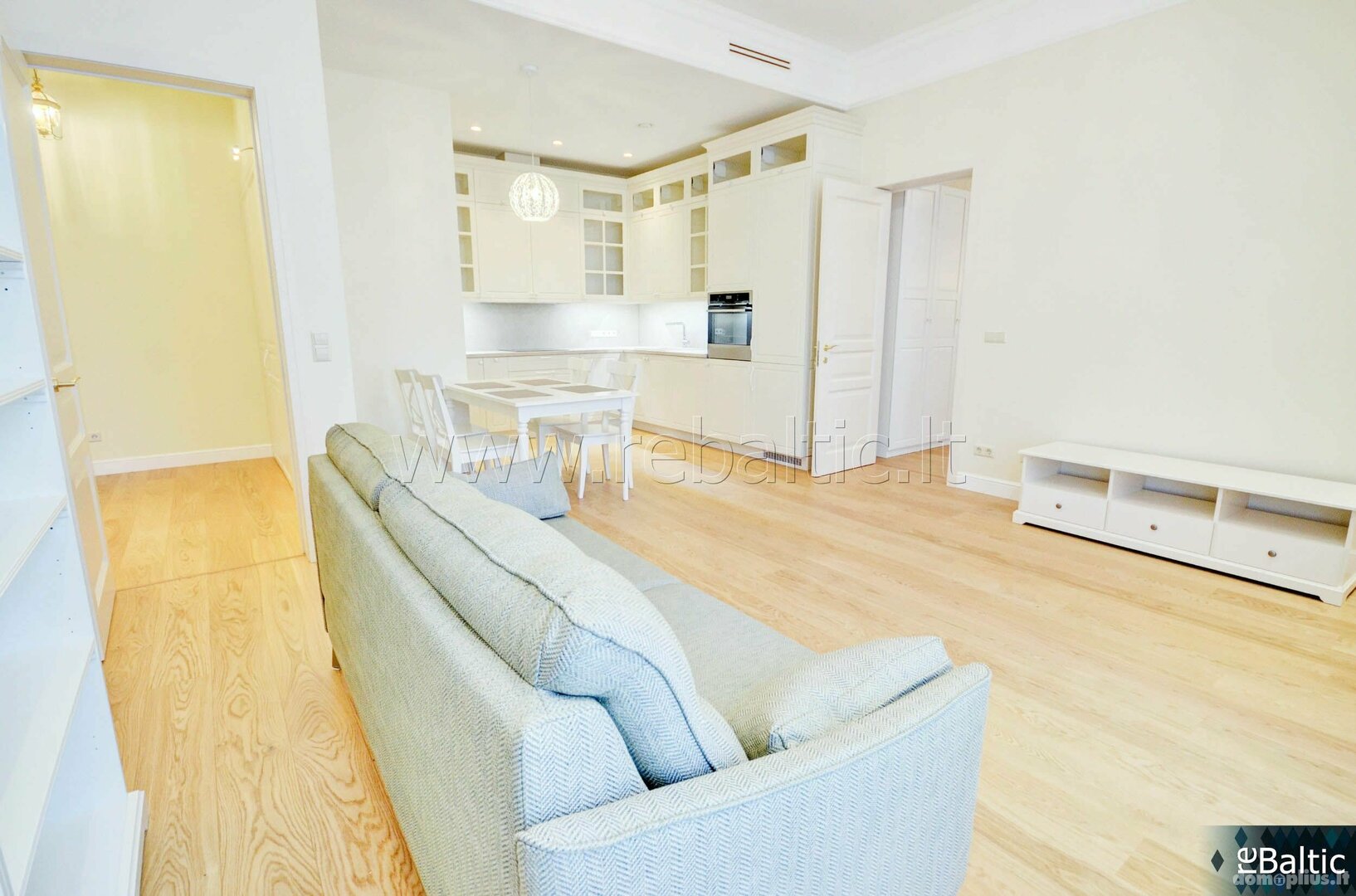 3 rooms apartment for rent Vilniuje, Senamiestyje, J. Basanavičiaus g.