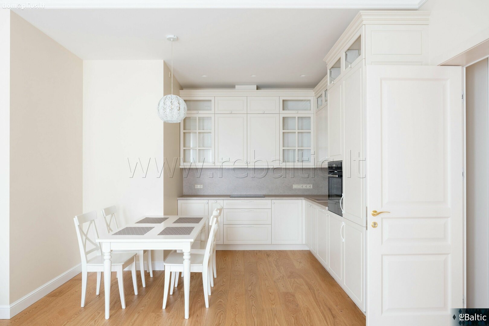3 rooms apartment for rent Vilniuje, Senamiestyje, J. Basanavičiaus g.