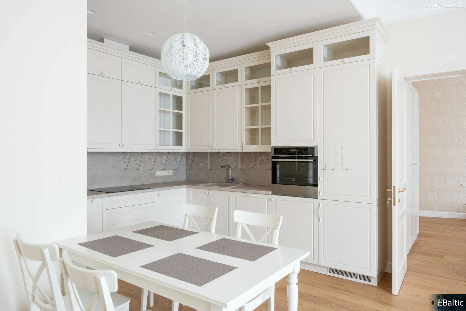 3 rooms apartment for rent Vilniuje, Senamiestyje, J. Basanavičiaus g.