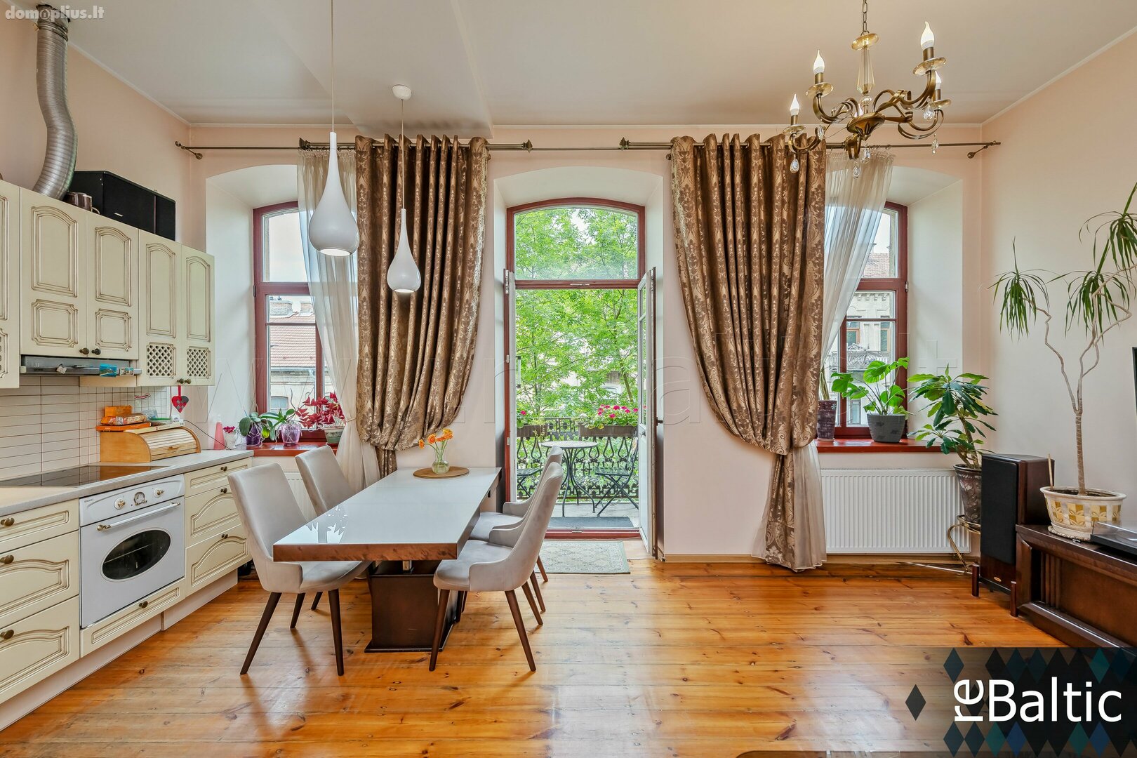 3 rooms apartment for sell Vilniuje, Senamiestyje, M. Daukšos g.