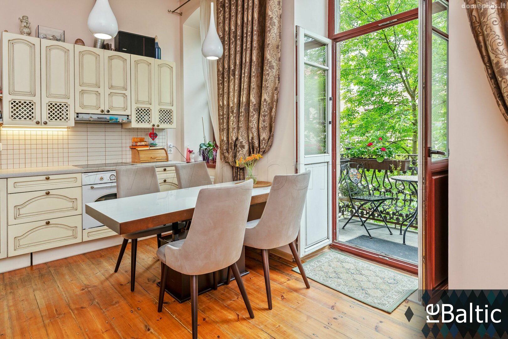 3 rooms apartment for sell Vilniuje, Senamiestyje, M. Daukšos g.