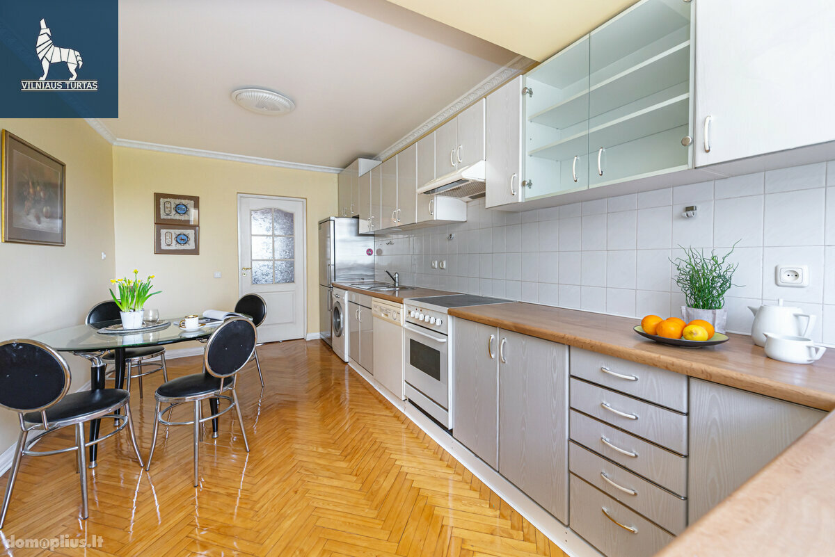 Продается 6 комнатная квартира Vilniuje, Pašilaičiuose, Laisvės pr.