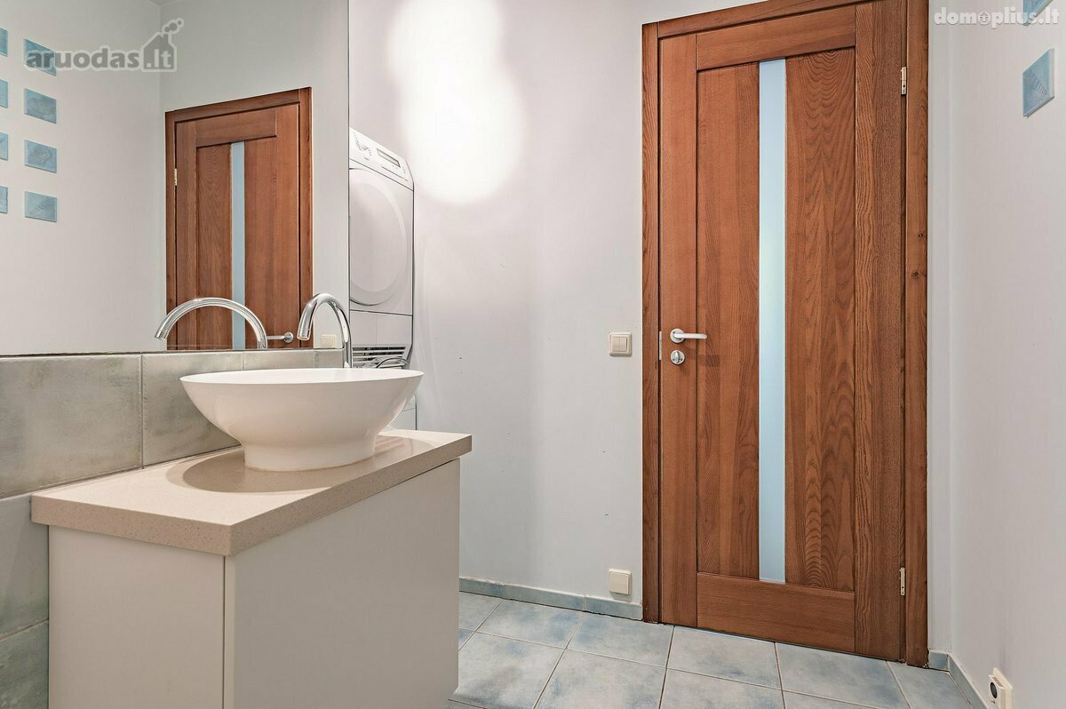 Продается 4 комнатная квартира Vilniuje, Antakalnyje, Nemenčinės pl.